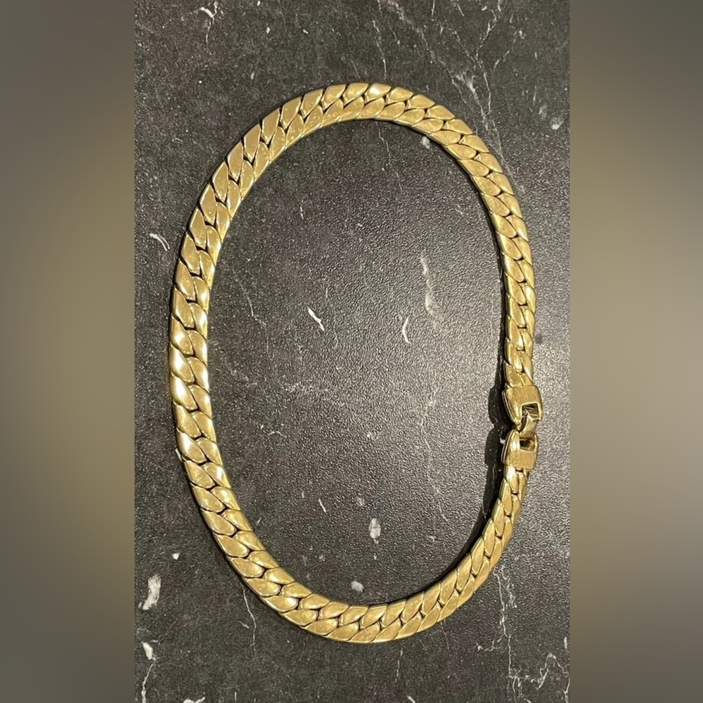 Classic "Bird" V-Formation Textured Link Choker Necklace